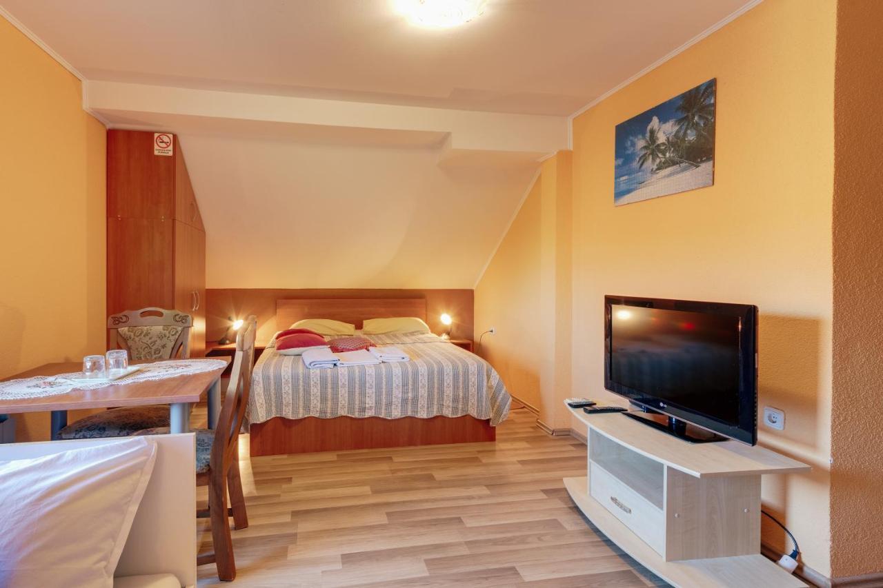 Apartments Lucija Слунь Екстер'єр фото