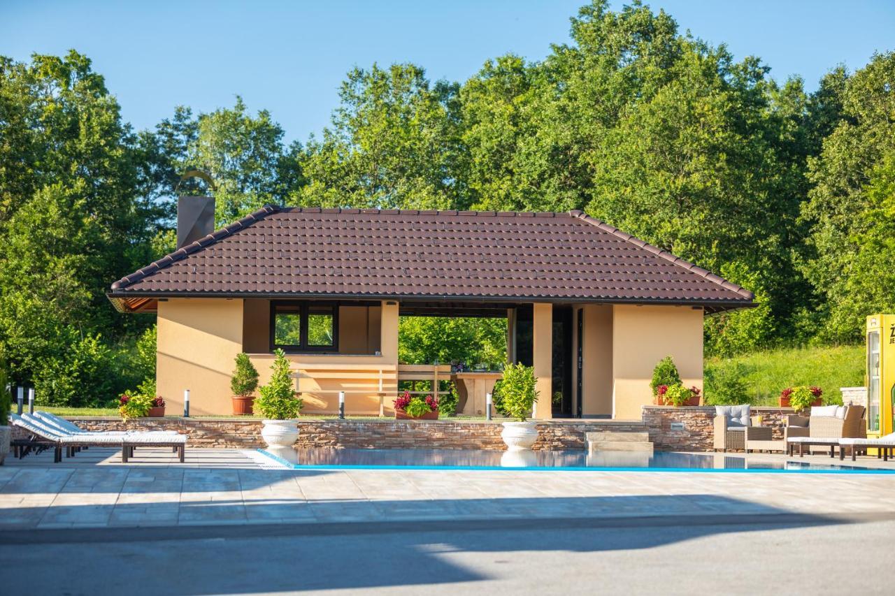 Apartments Lucija Слунь Екстер'єр фото